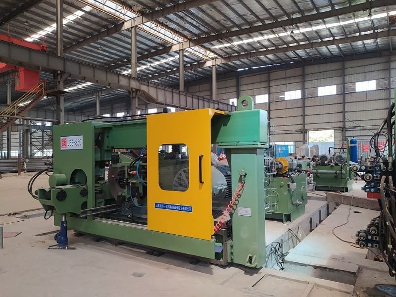 the billet cutting saw of the Pipe finishing machine 