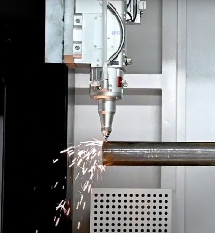 laser cutting head of the laser cutting tube  