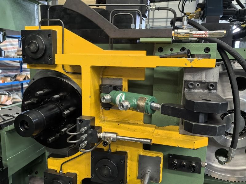 Saw Blade Guide/Shock Absorption of the billet cutting saw 